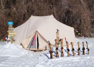 230306-Tent-Skis-093038