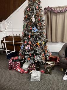 221221-Student-Holiday-Party-Christmas-Tree