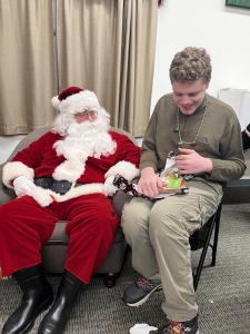 221221-Student-Holiday-Party-Santa-A-8